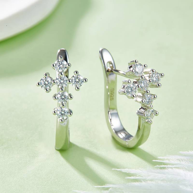 耳环S925银莫桑钻厘石D级0.72CT